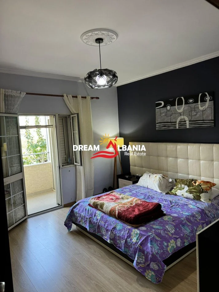 Tirane, jepet me qera apartament 3+1+Ballkon Kati 2, 200 m² 500 € (, Ura Institutit)
