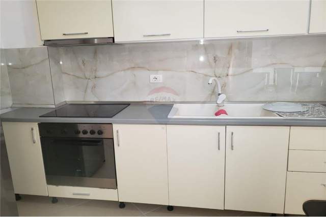 Tirane, jepet me qera apartament 3+1 Kati 2, 115 m² 450 Euro (Don Bosko)