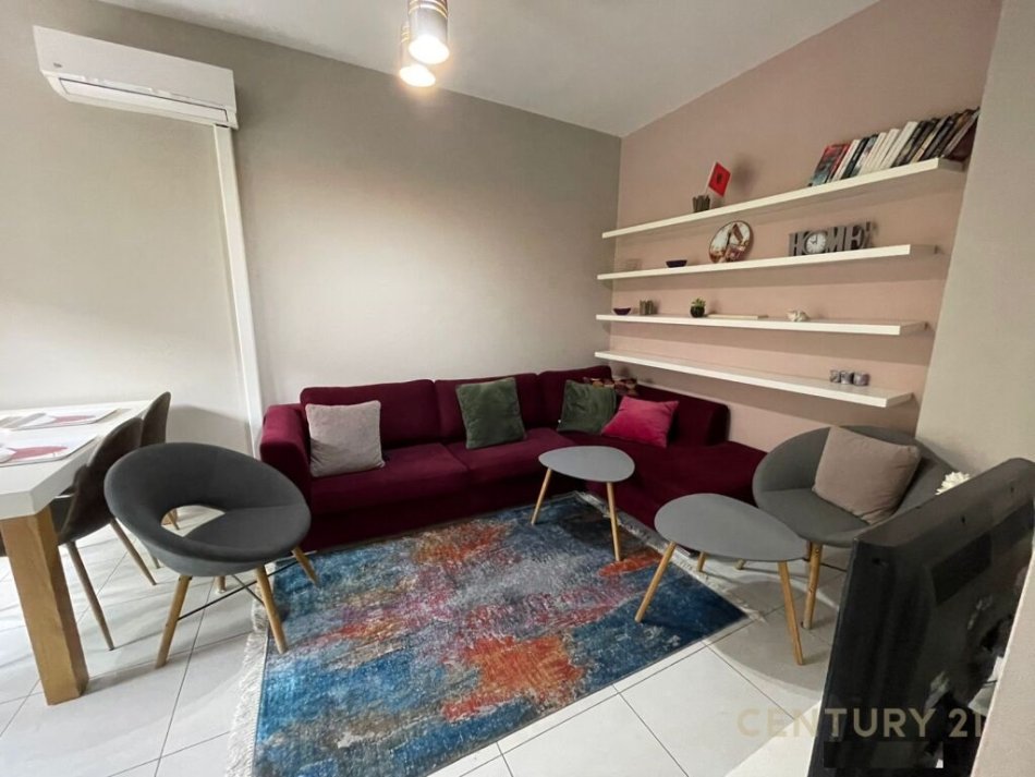 Tirane, jepet me qera apartament 1+1 Kati 2, 56 m² 500 € (Pazari I ri)