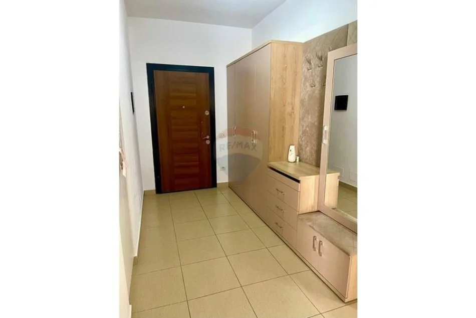 Tirane, jepet me qera apartament 1+1+Ballkon Kati 4, 61 m² 550 € (Ali Demi Ish Tregu Elektrik)