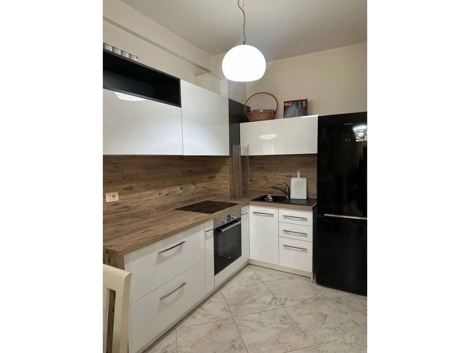 Tirane, jepet me qera apartament 1+1 Kati 2, 70 m² 350 € (Fresk)