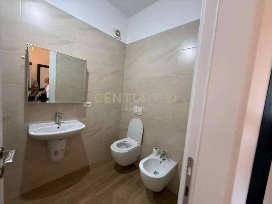 Tirane, shes apartament 1+1 Kati 5, 72 m² 110.000 € (Yzberish)