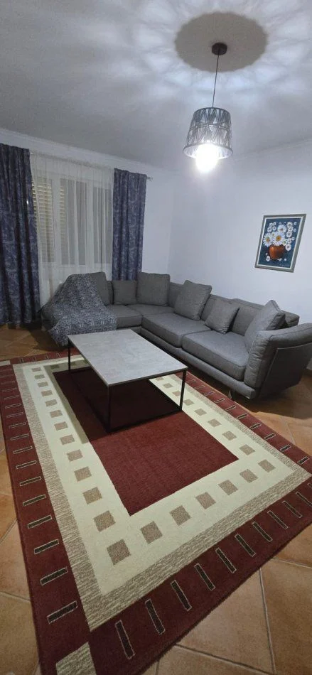 Tirane, jepet me qera apartament 3+1+Ballkon Kati 2, 100 m² 700 € (QYTET STUDENTI)
