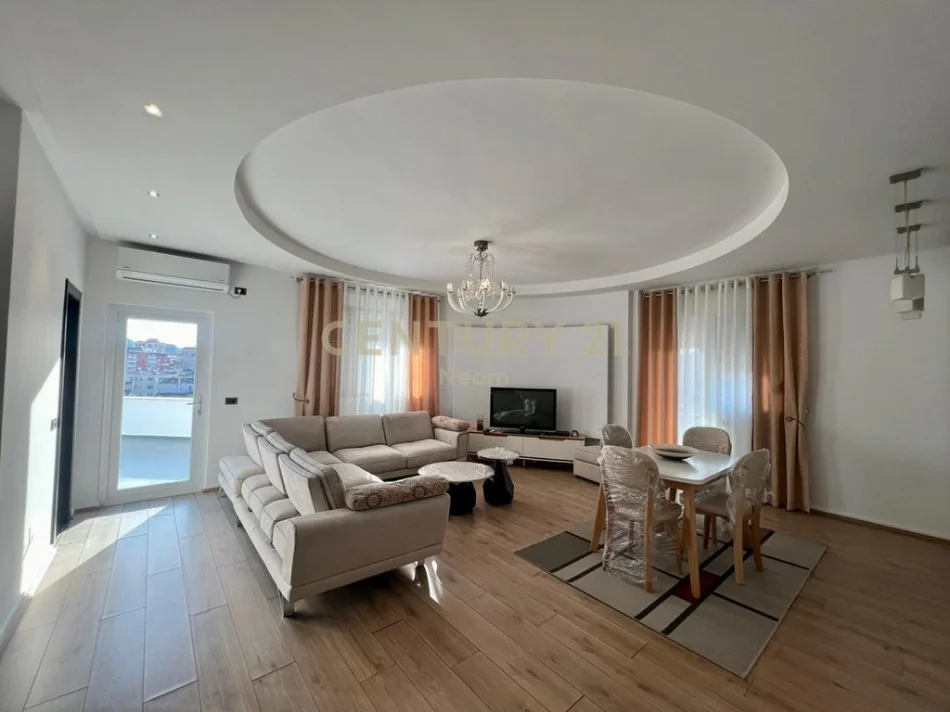 Tirane, jepet me qera apartament 3+1 Kati 6, 160 m² 1.300 € (Garda)