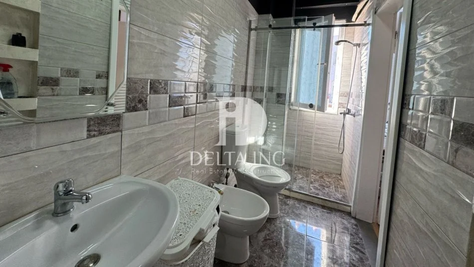 Tirane, shitet apartament 2+1+Ballkon Kati 8, 96 m² 198.000 € (Oxhaku)