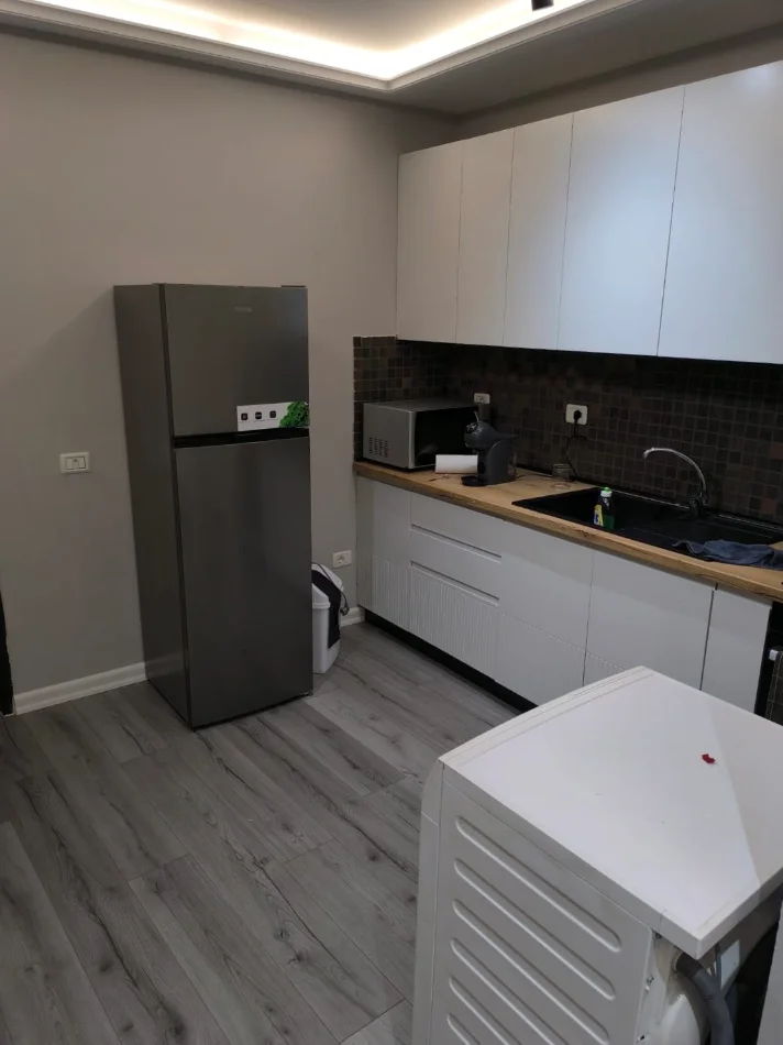 Durres, jepet me qera apartament 1+1+Ballkon Kati 1, 300 € (Shkemi i Kavajes)