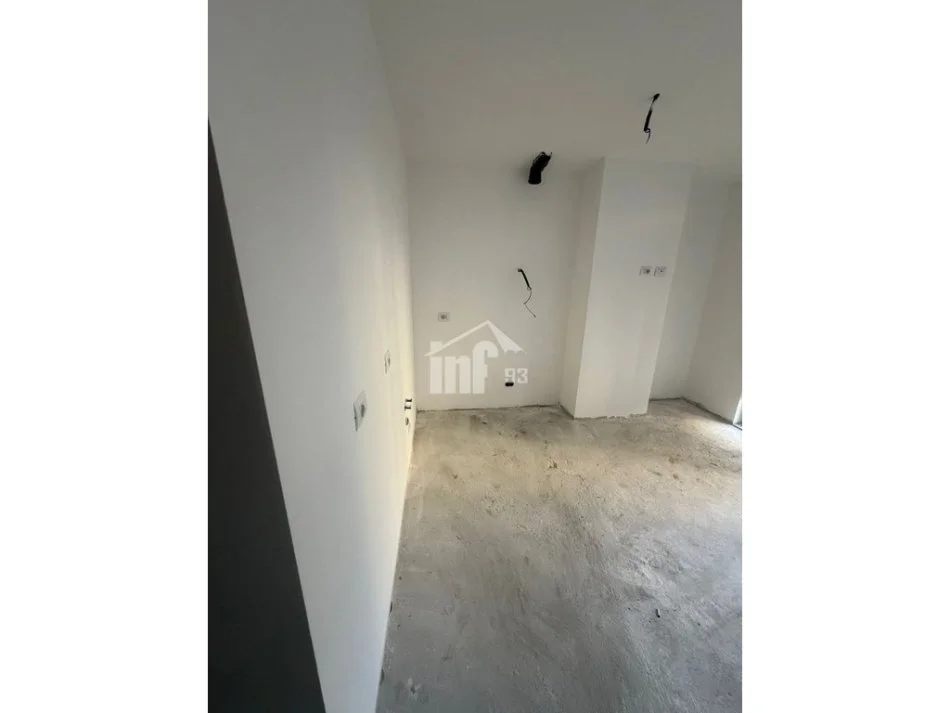 Tirane, jepet me qera apartament 1+1 Kati 1, 48 m² 550 € (PRANË RRUGËS “MYSLYM SHYRI”)