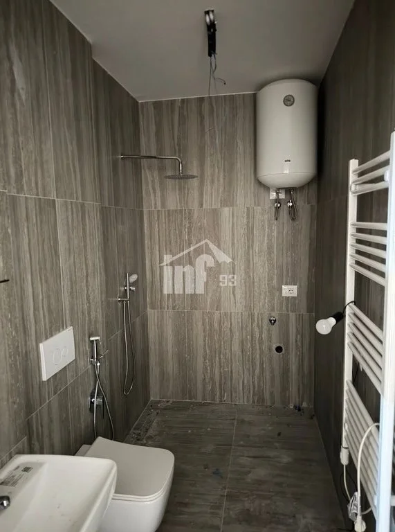 Tirane, jepet me qera zyre Kati 1, 48 m² 550 € (PRANË RRUGËS “MYSLYM SHYRI”)
