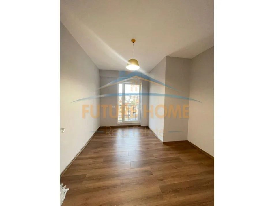 Tirane, jepet me qera ambjent biznesi Kati 6, 90 m² 600 € (21 Dhjetori)