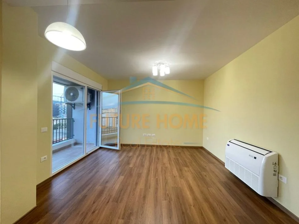 Tirane, jepet me qera ambjent biznesi Kati 6, 90 m² 600 € (21 Dhjetori)