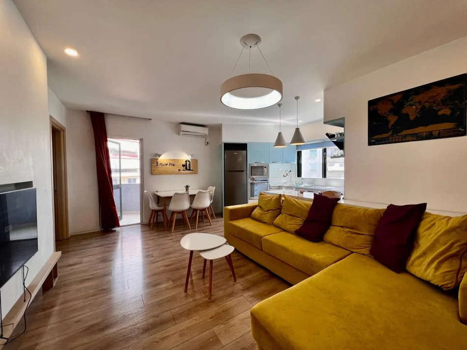 Tirane, jepet me qera apartament 2+1+Ballkon Kati 5, 85 m² 500 € 