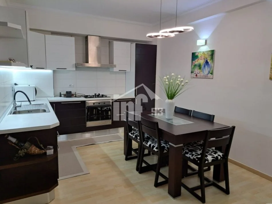Tirane, jepet me qera apartament Dublex , 108 m² 1.100 € (REZIDENCA “KODRA E DIELLIT”)