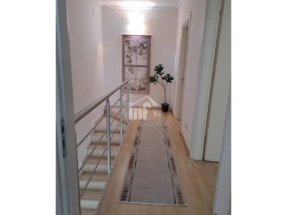 Tirane, jepet me qera apartament Dublex , 108 m² 1.100 € (REZIDENCA “KODRA E DIELLIT”)