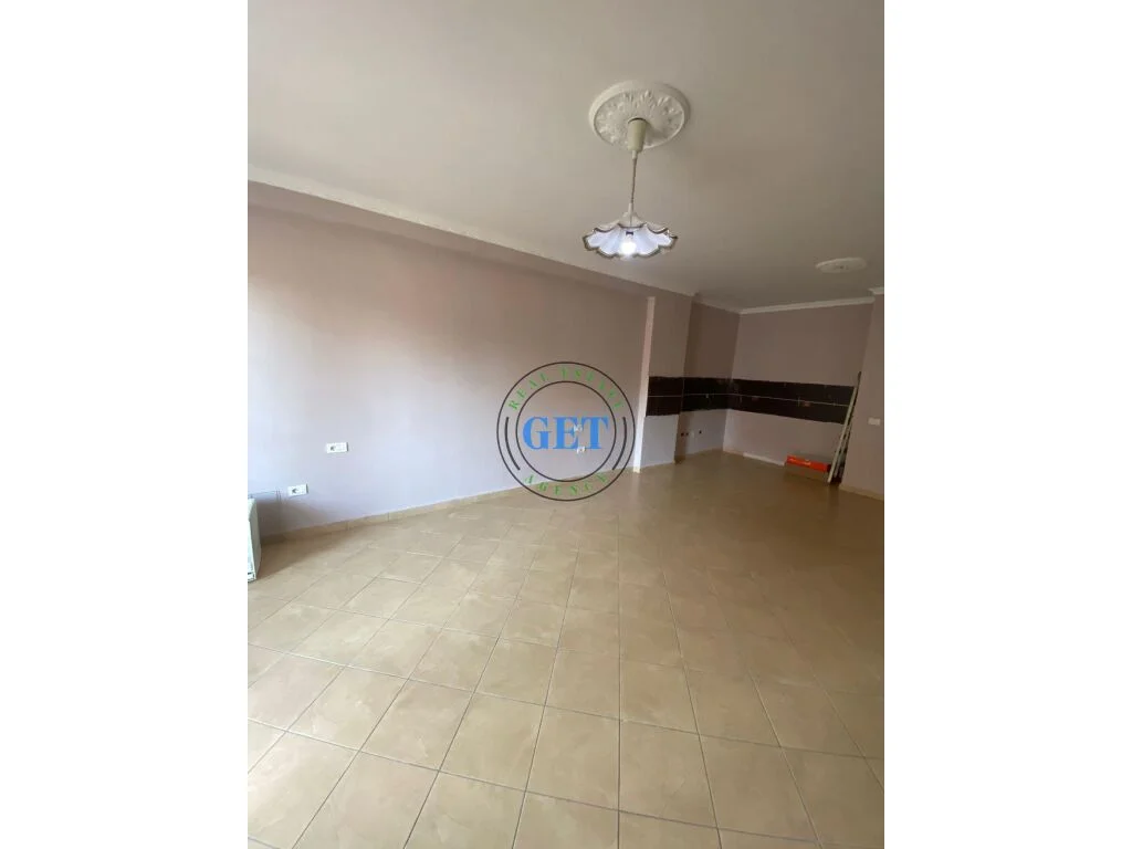 Shitet, Apartament 2+1+2 ne Plazh Hekurudha