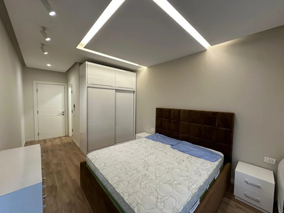 Tirane, jap me qera apartament 2+1+Ballkon Kati 2, 100 m² 1.000 € (Prane KIKA 2)