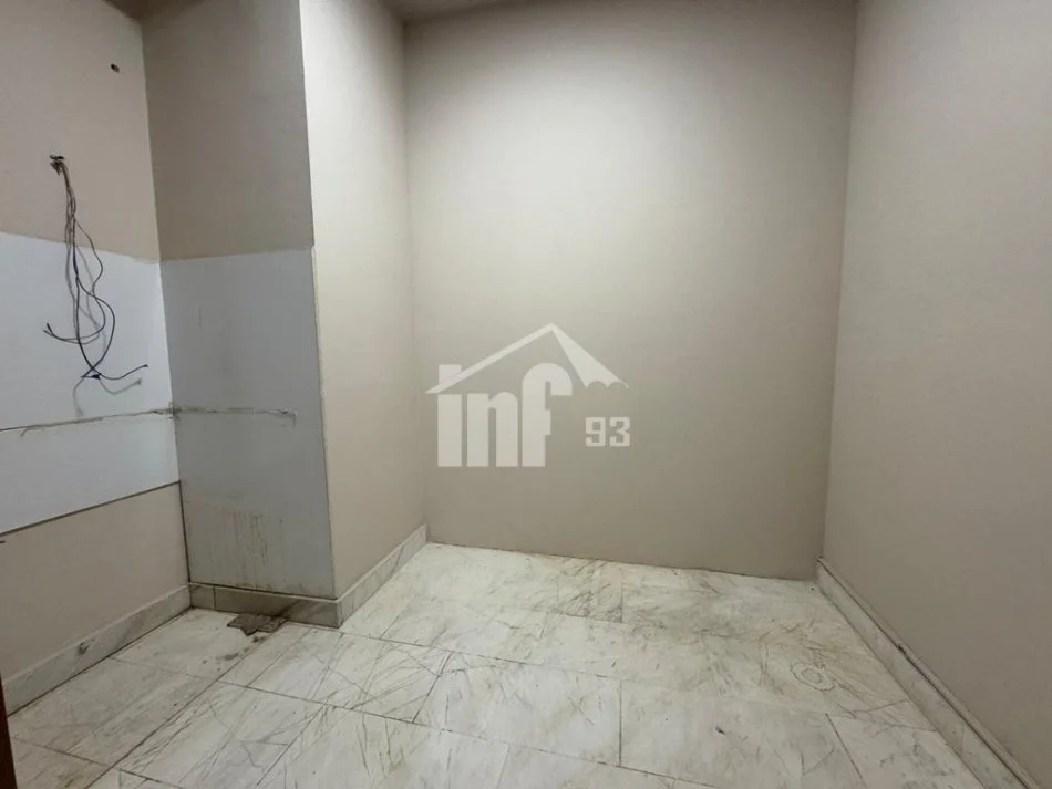 Tirane, jepet me qera zyre Kati 7, 130 m² 1.800 € (RRUGA “ABDI TOPTANI”, PRANË SHESHIT “SKËNDERBEJ”)