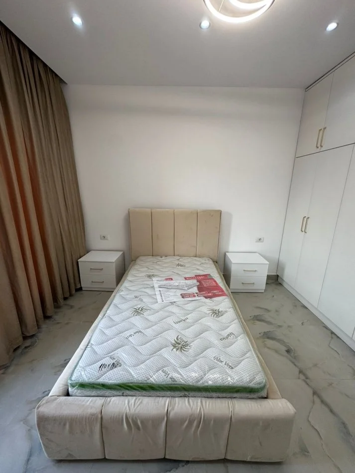 Tirane, jepet me qera apartament 2+1 Kati 5, 120 m² 1.299 € (Kompleksi delijorgji)