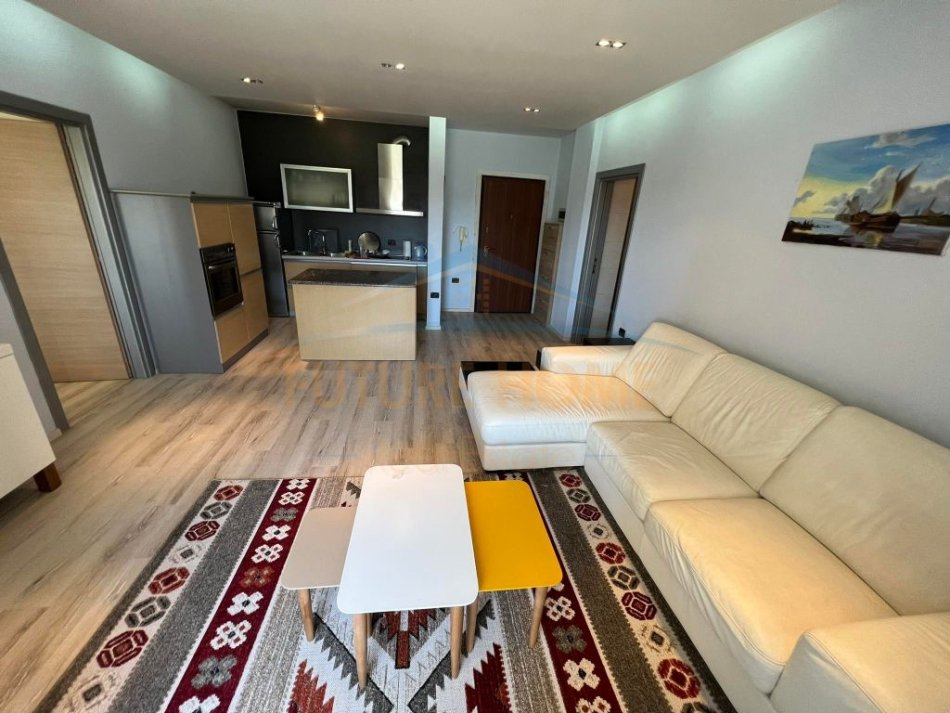 Tirane, jepet me qera apartament 1+1 Kati 8, 62 m² 600 € (Prane Ambasador 3, Tirane)