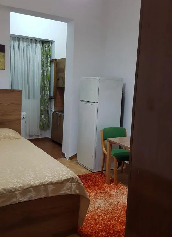 Tirane, jepet me qera garsonier Kati 2 ,320 € (Prane Klinikes Ortodokse)