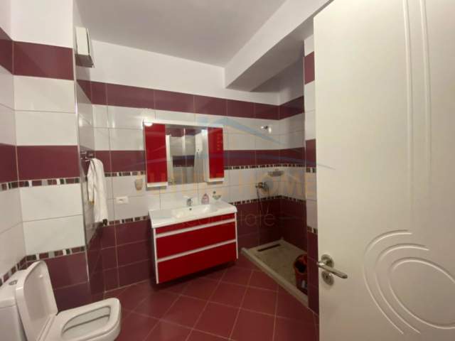 Durres, jepet me qera apartament 2+1 Kati 5, 136 m² 700 Euro (VOLLGA)