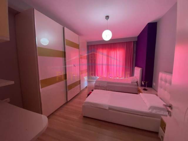 Durres, jepet me qera apartament 2+1 Kati 5, 136 m² 700 Euro (VOLLGA)