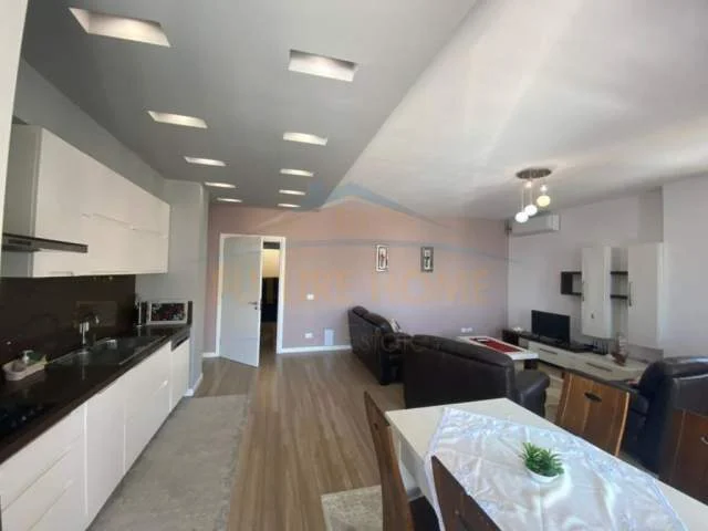 Durres, jepet me qera 2+1+BLK Kati 5, 135 m² 600 Euro (Vollga)