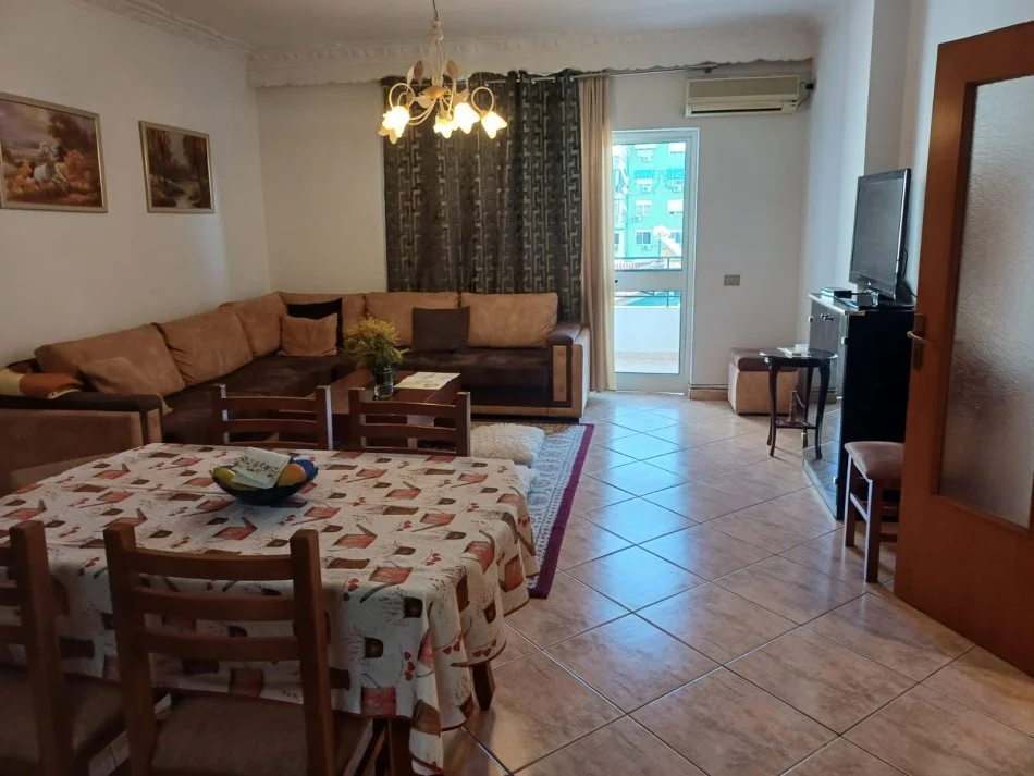 Tirane, jepet me qera apartament 2+1+Ballkon Kati 5, 650 € (Gjin Bue Shpata)