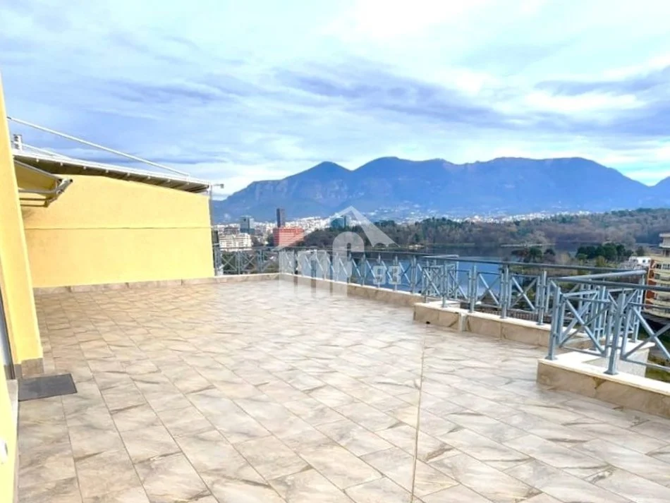 Tirane, jepet me qera apartament 3+1+Ballkon Kati 7, 130 m² 1.500 € (TE KOPSHTI ZOOLOGJIK)