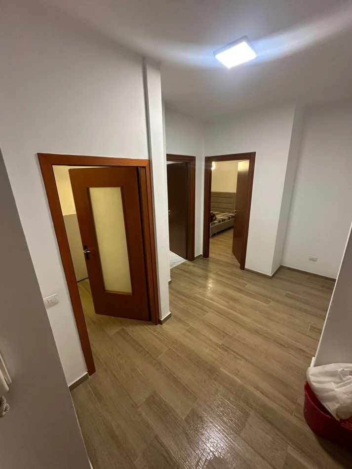 Tirane, jepet me qera apartament 2+1+Ballkon Kati 6, 83 m² 600 € 