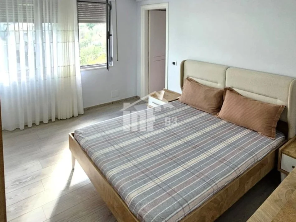 Tirane, jepet me qera apartament 3+1+Ballkon Kati 7, 130 m² 1.500 € (TE KOPSHTI ZOOLOGJIK)