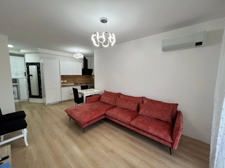 Tirane, jepet me qera apartament 1+1+Ballkon Kati 3, 57 m² 600 € (21 dhjetori)