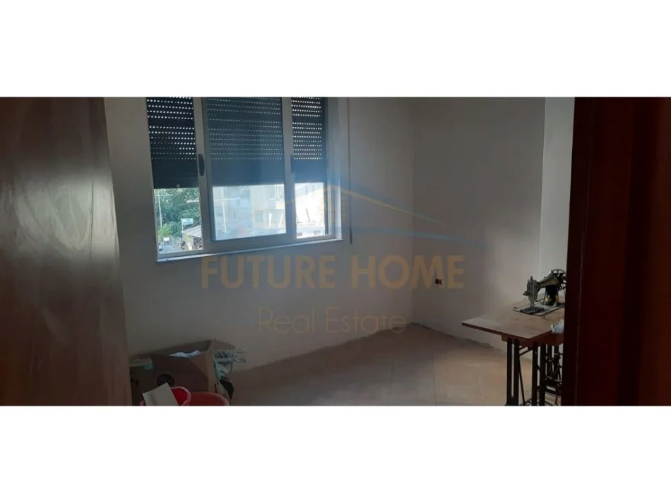 Durres Plazh, shitet apartament 4+2+2 Kati 3, 189 m² 207.000 € (Durres)