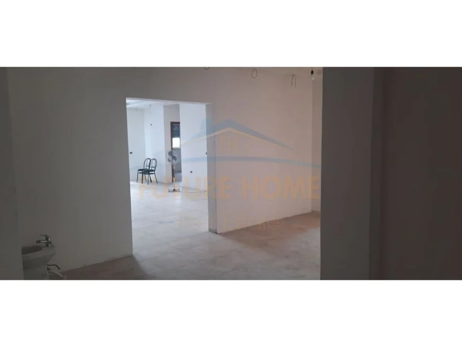 Durres Plazh, shitet apartament 4+2+2 Kati 3, 189 m² 207.000 € (Durres)