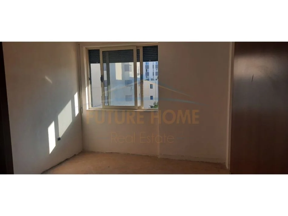 Durres Plazh, shitet apartament 4+2+2 Kati 3, 189 m² 207.000 € (Durres)