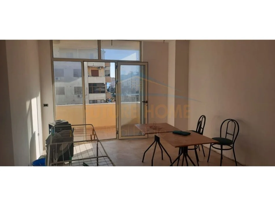 Durres Plazh, shitet apartament 4+2+2 Kati 3, 189 m² 207.000 € (Durres)