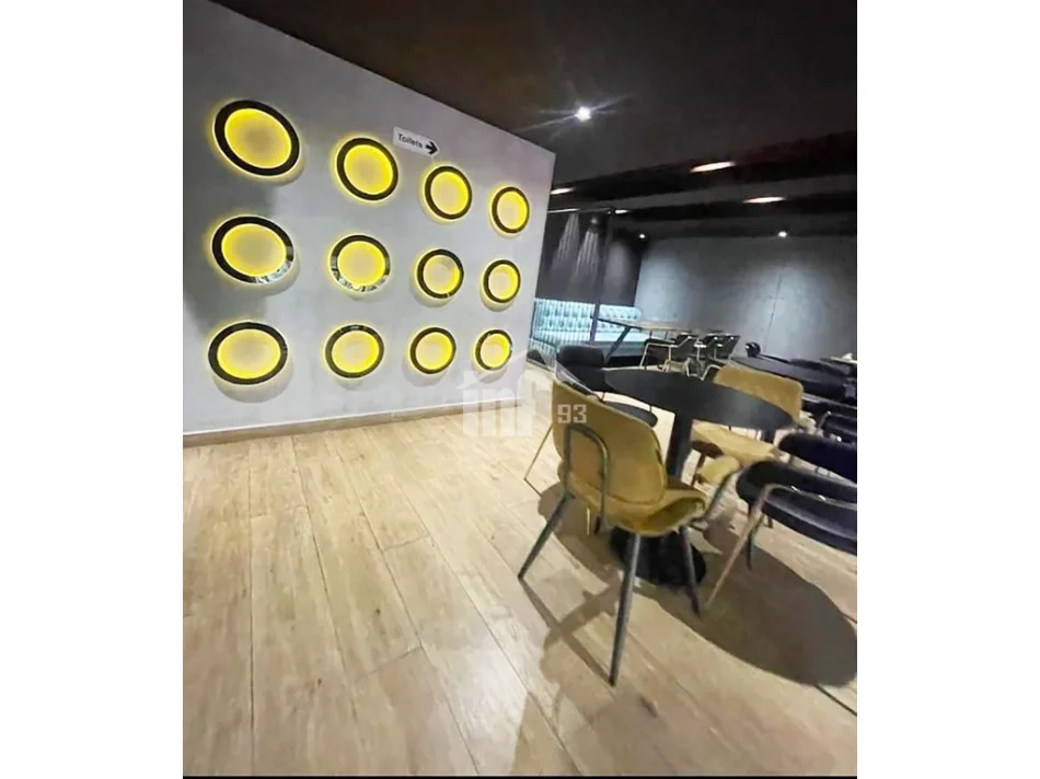 Berat, jepet me qera ambjent biznesi Kati 1, 125 m² 2.300 € (NË QENDER TË BERATIT)