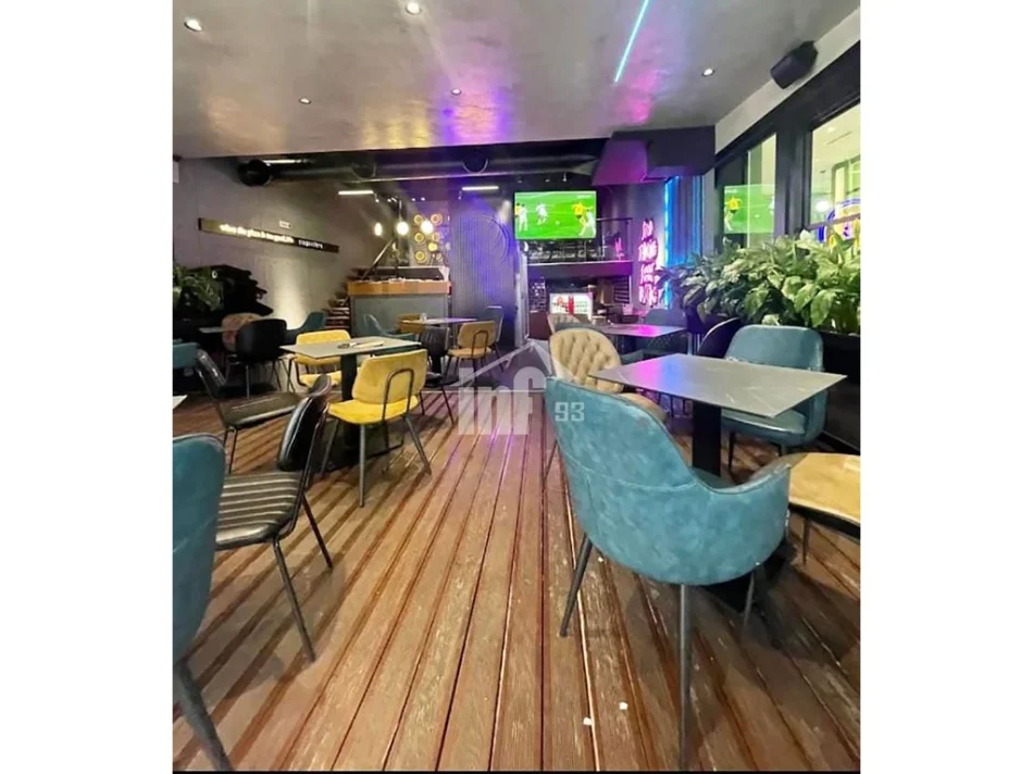 Berat, jepet me qera ambjent biznesi Kati 1, 125 m² 2.300 € (NË QENDER TË BERATIT)