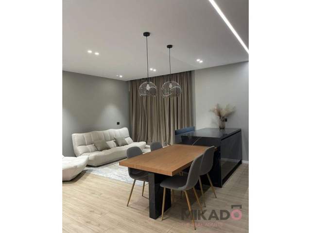 Tirane, jepet me qera apartament 150 m² 2.000 Euro (tek Galeria ETC)