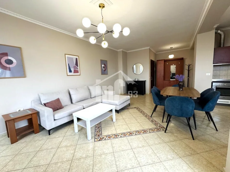 Tirane, jepet me qera apartament 2+1+Ballkon Kati 8, 110 m² 900 € (PRANË QENDRËS)