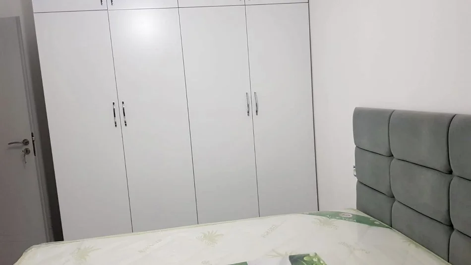 Tirane, jepet me qera apartament 1+1 Kati 3, 60 m² 650 € (Komuna e Parisit, Prane Kompleksit Kika 2)