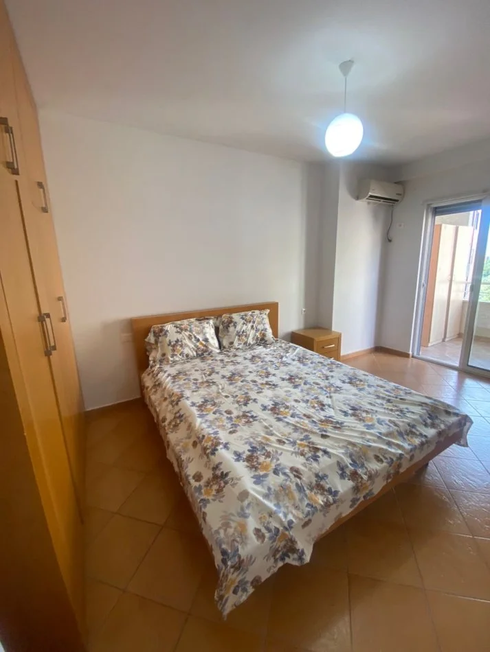 Tirane, jepet me qera apartament 2+1+Ballkon Kati 2, 80 m² 600 € (Fillim i Rruges Peti Kopshti Zoologjik)