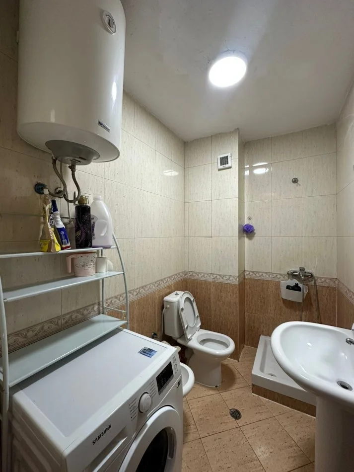 Tirane, shitet apartament 2+1+Ballkon , 92 m² 234.000 € (komuna e parisit)