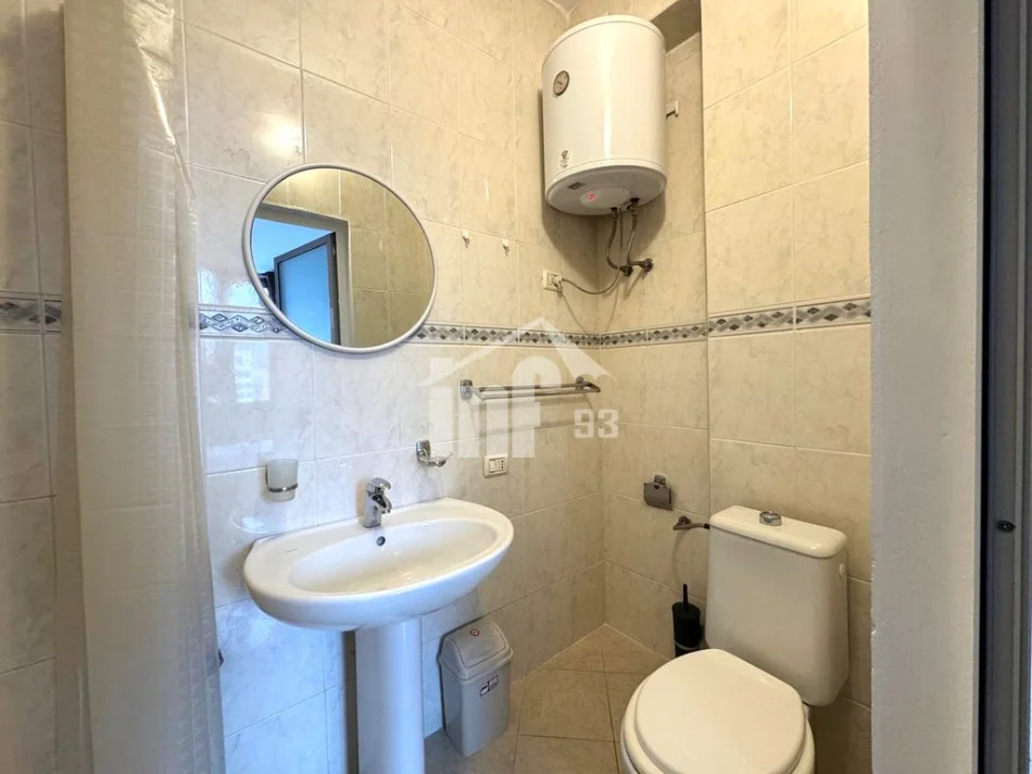Tirane, jepet me qera apartament 2+1+Ballkon Kati 8, 110 m² 900 € (PRANË QENDRËS)
