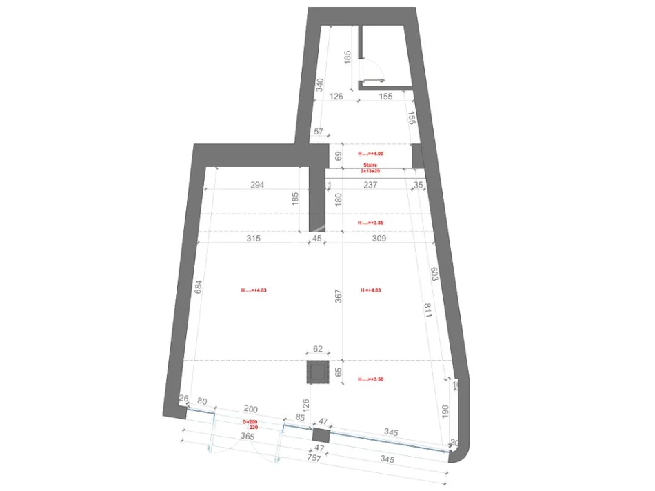 Tirane, jepet me qera dyqan Kati 0, 70 m² 5.000 € (PRANË QENDRËS, PËRBALLË HOTEL “PLAZA”)