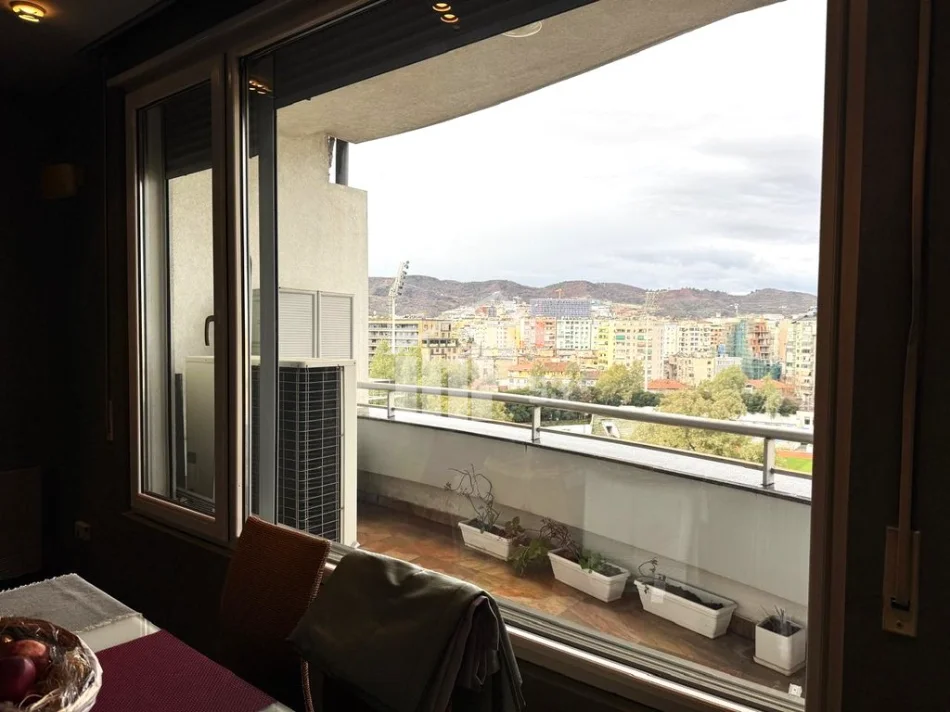 Tirane, jepet me qera apartament 2+1 Kati 8, 140 m² 1.300 € (PRANË STADIUMIT "SELMAN STËRMASI")