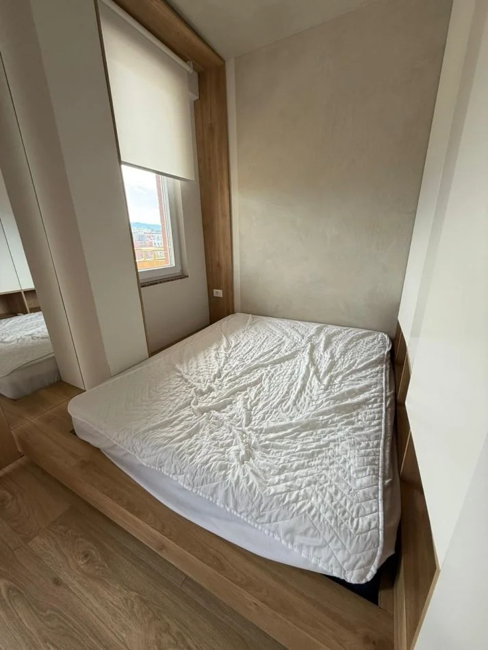 Tirane, jepet me qera apartament 1+1+Ballkon Kati 7, 50 m² 500 € (Unaza e re)