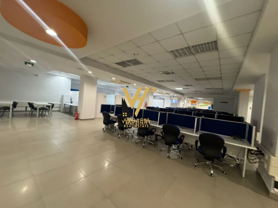 Tirane, jepet me qera ambjent biznesi Kati -1, 1.000 m² 7.000 € (KOMPLEKSI DELIJORGJI, PRANE HILTON)