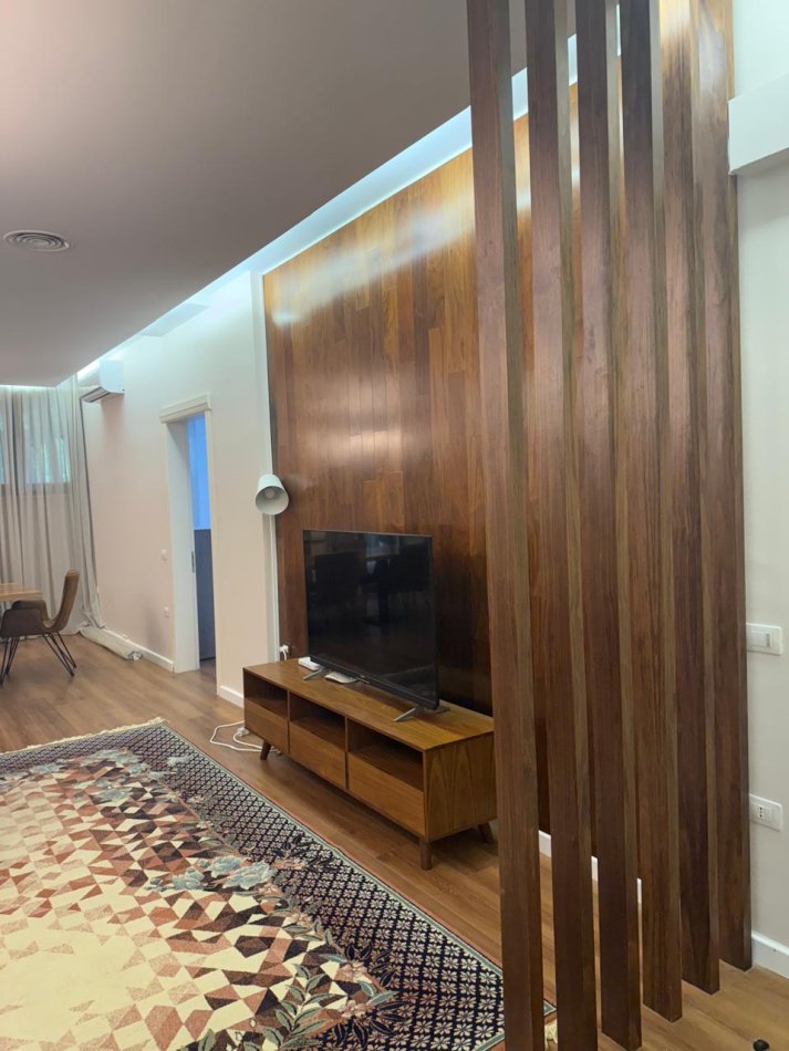 Tirane, jepet me qera apartament 4+1 Kati 4, 176 m² 150.000 € (Rezidenca Secret Garden)