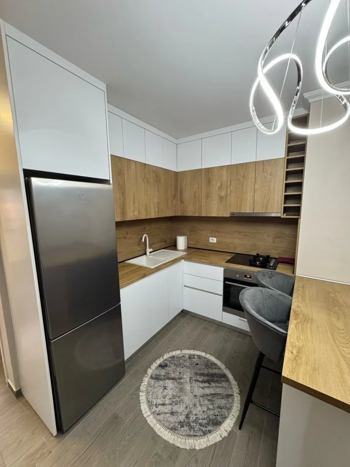 Tirane, jepet me qera apartament 2+1+Ballkon Kati 7, 100 m² 750 € 