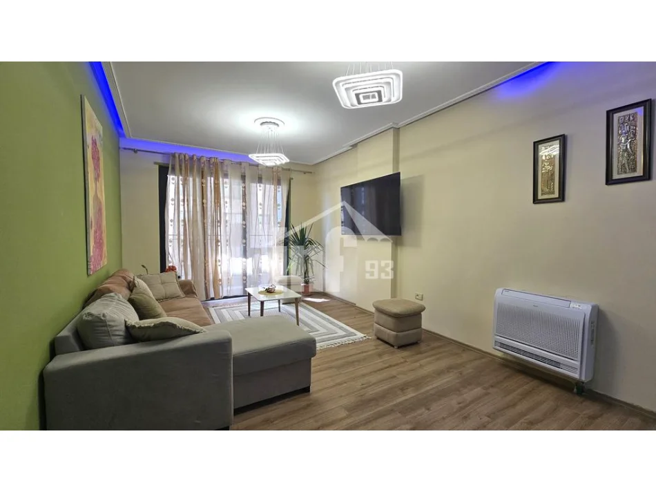 Tirane, jepet me qera apartament 2+1 Kati 3, 120 m² 1.200 € (TEK LIQENI I THATË)